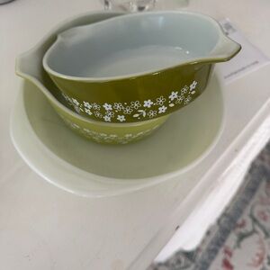 Pyrex bowls vintage 2 small 1 one white